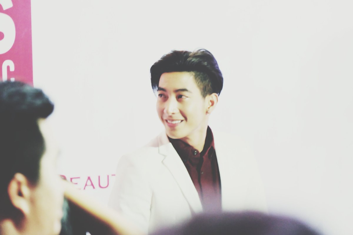 อยากเห็นรอยยิ้มมันชัดขึ้น :-) ขอบคุณภาพจาก @peemtjq