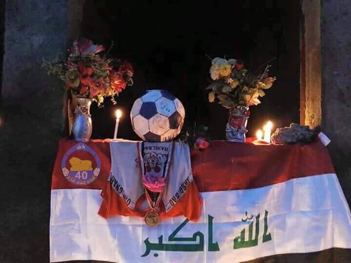 IslamZebari's tweet photo. #العراق | من مكان تفجير ملعب الحصوة
وضع العلم العراقي وكرة القدم وملابس الشهداء واشعال الشموع.
الرحمة للشهداء https://t.co/FiYJeGrJlM