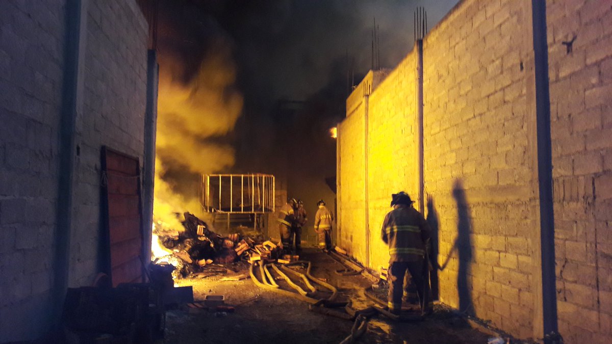 Les compartimos imagenes del incendio de ayer en la col. Leyes de Reforma.