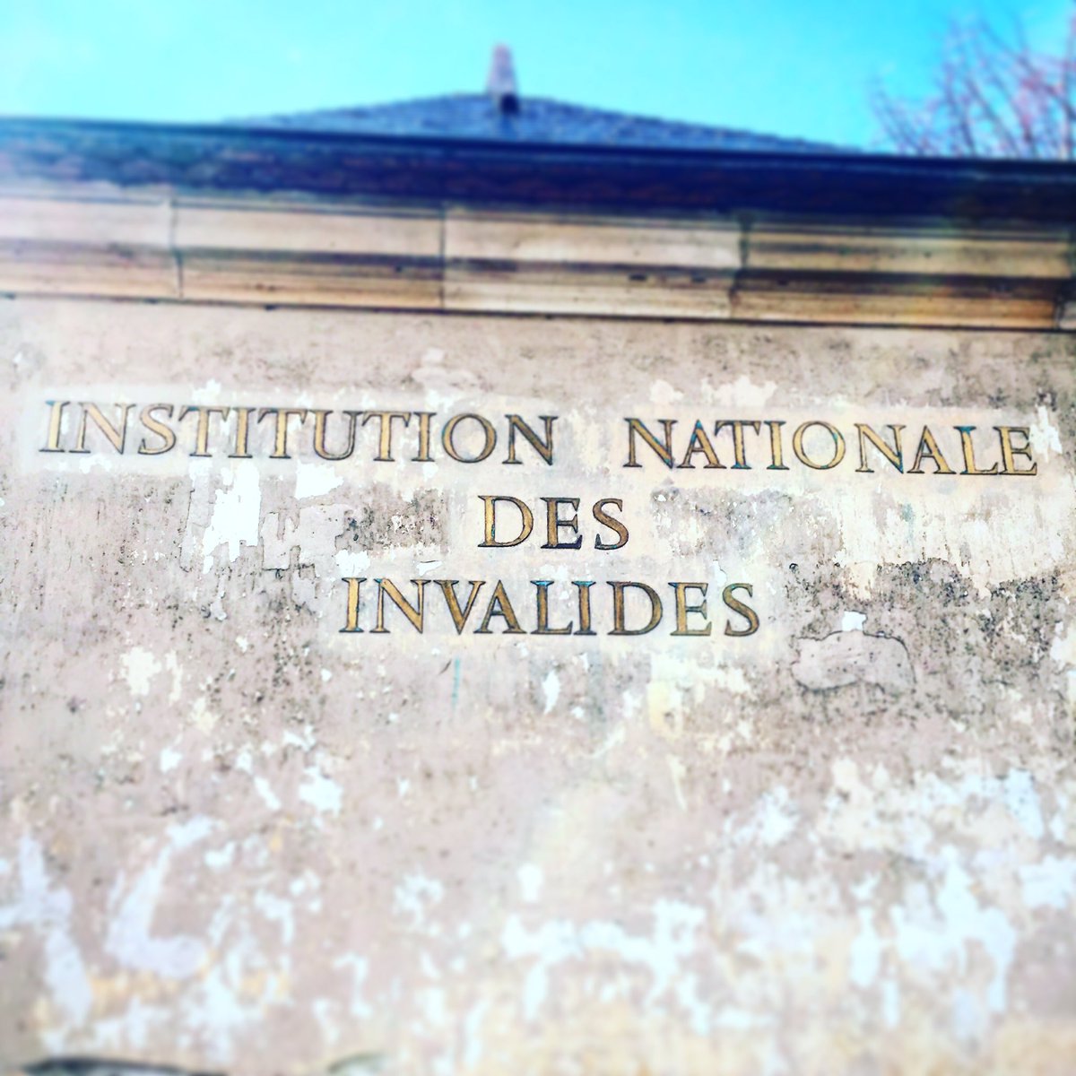 FrenchyLawyer's tweet photo. C'est ici que leur nouveau combat se mène #ParisAttack #Bataclan #Rescapes https://t.co/76FjVCANNi