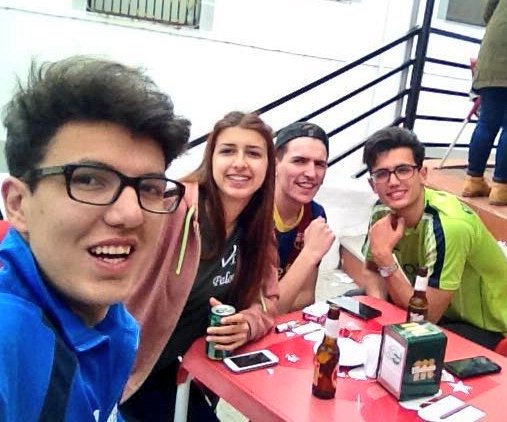palomis_m's tweet photo. en este bar no venden helados #resaca https://t.co/dHotlGiDzs