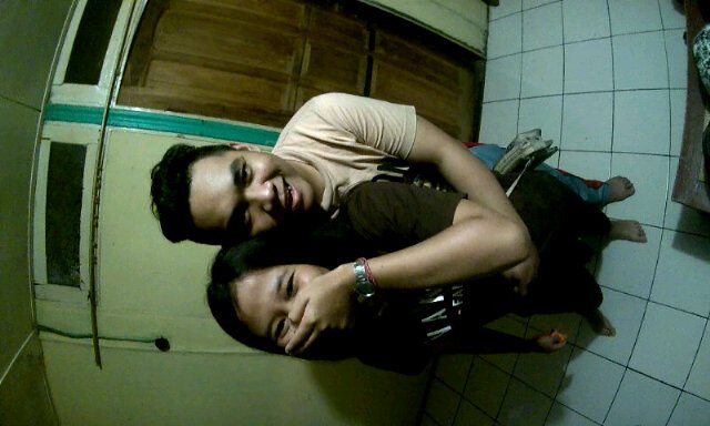 B-pro yah yang ?biarin hasil nya jelek juga yg penting meluk nya itu ;*{}