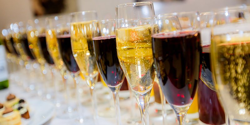 ControlStates's tweet photo. How to pair sparkling #wine with food. Via @VinePair
https://t.co/IbtQylvYeX https://t.co/rrhSMobNGS