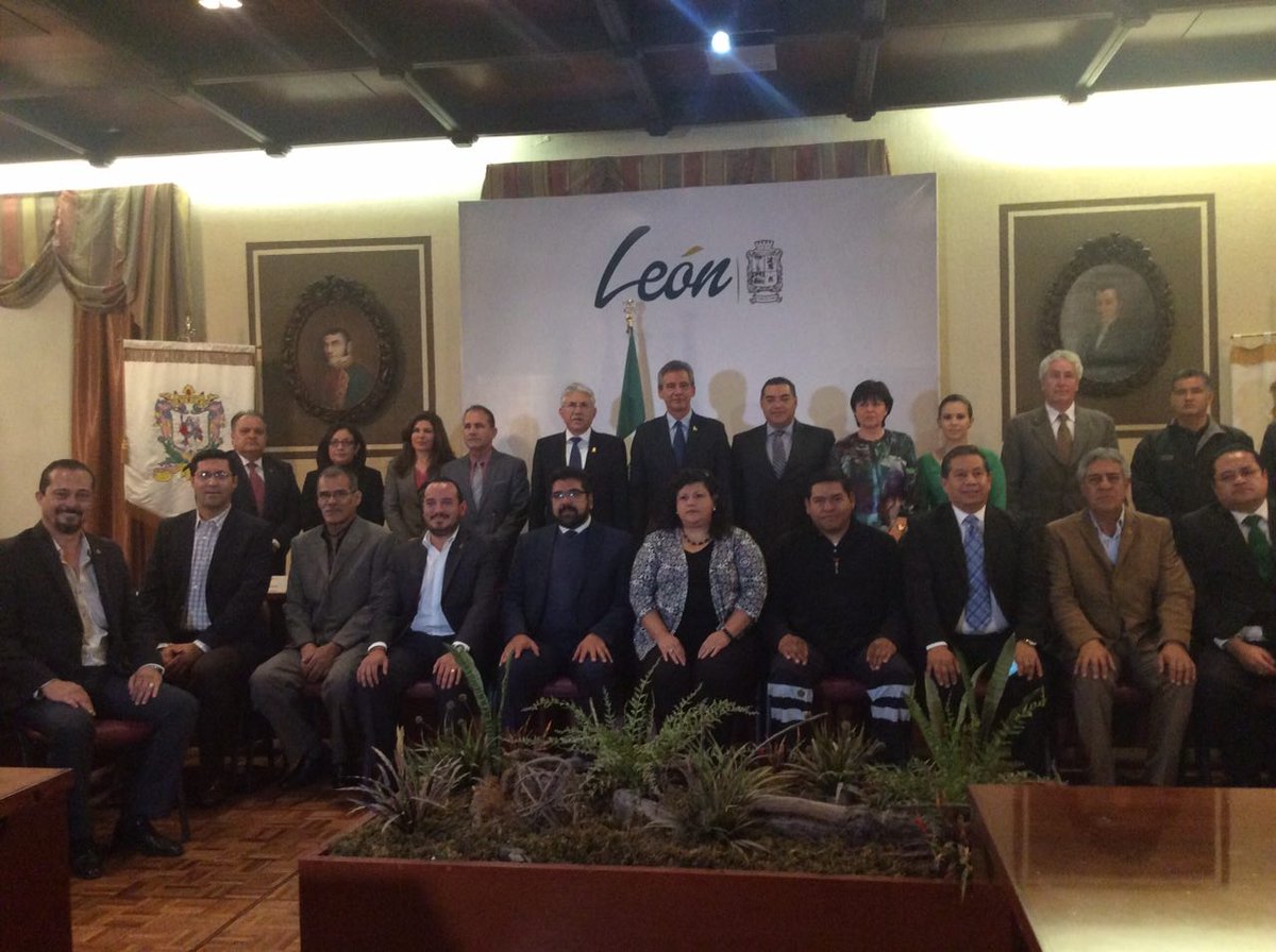 municipio_leon's tweet photo. Queda instalado el nuevo Consejo Mpal. de Protección Civil que tiene como meta cuidar a nuestras familias leonesas. https://t.co/wSJoxY6uoF