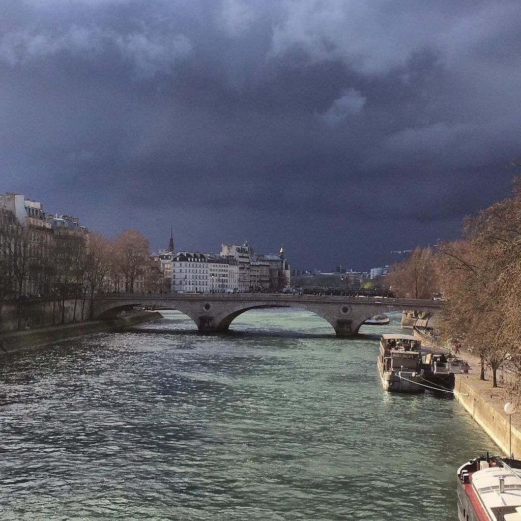 ParisInstagram's tweet photo. #baladedecopains #lights #springisalmostthere #therainaswell #paris by sarahpixar https://t.co/M4frzth5MS https://t.co/bL6qYRb8h6