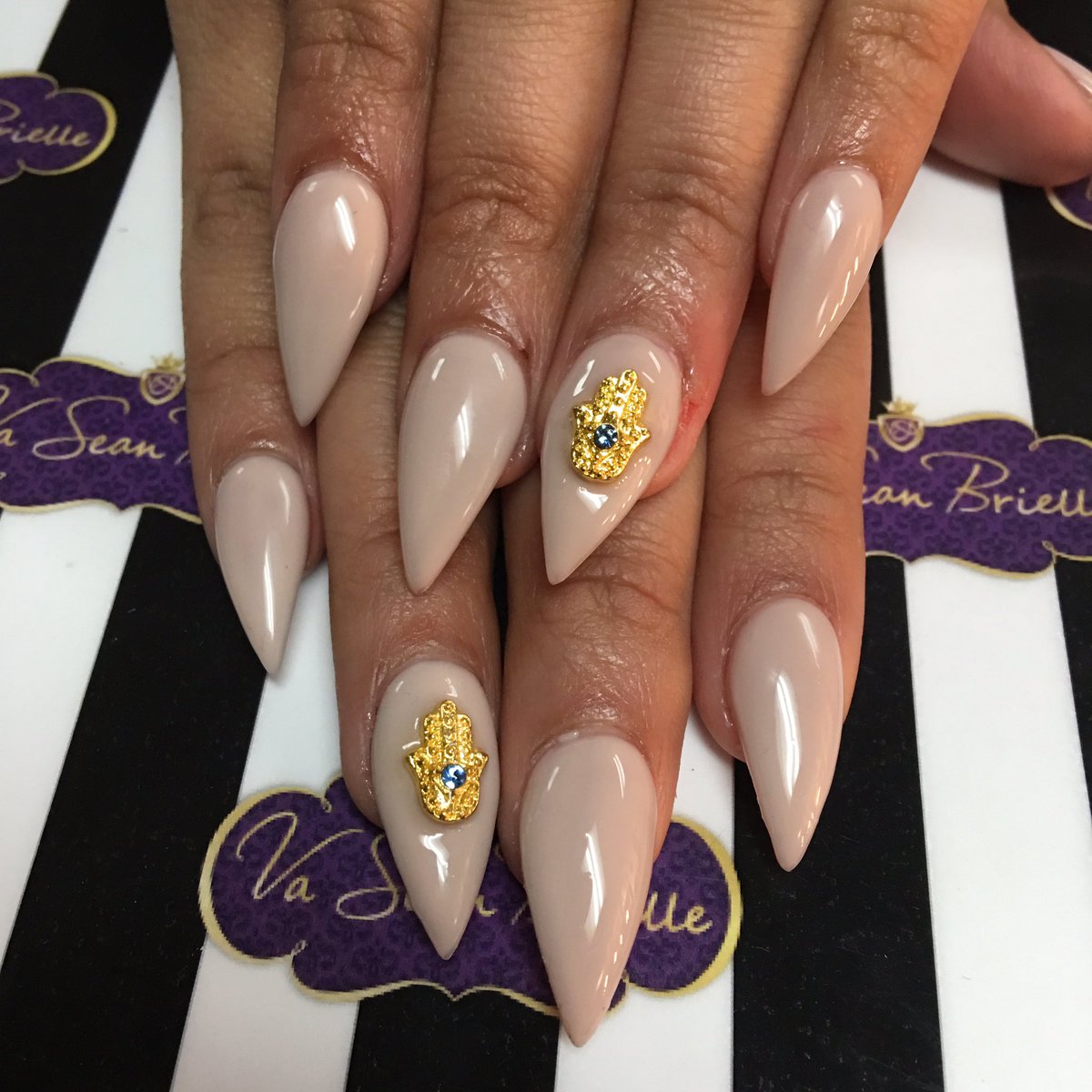 sarahbnails's tweet photo. #nailartswag #nailartlove #nailartdesign #notd #naildesign #nailpro #dopenails #dopenailtech #nailmagazine #vsb https://t.co/AP0JqIPuZf