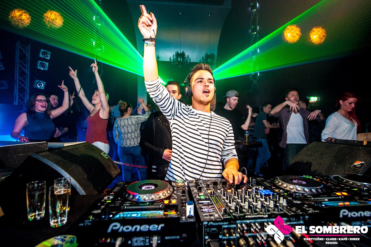DJArdistic's tweet photo. ☝️Hands up @clubelsombrero last night!!💥 #dj #ardistic #elsombrero #reusel #club 

📷 @fotoadriaan https://t.co/WysMeGDxQ5