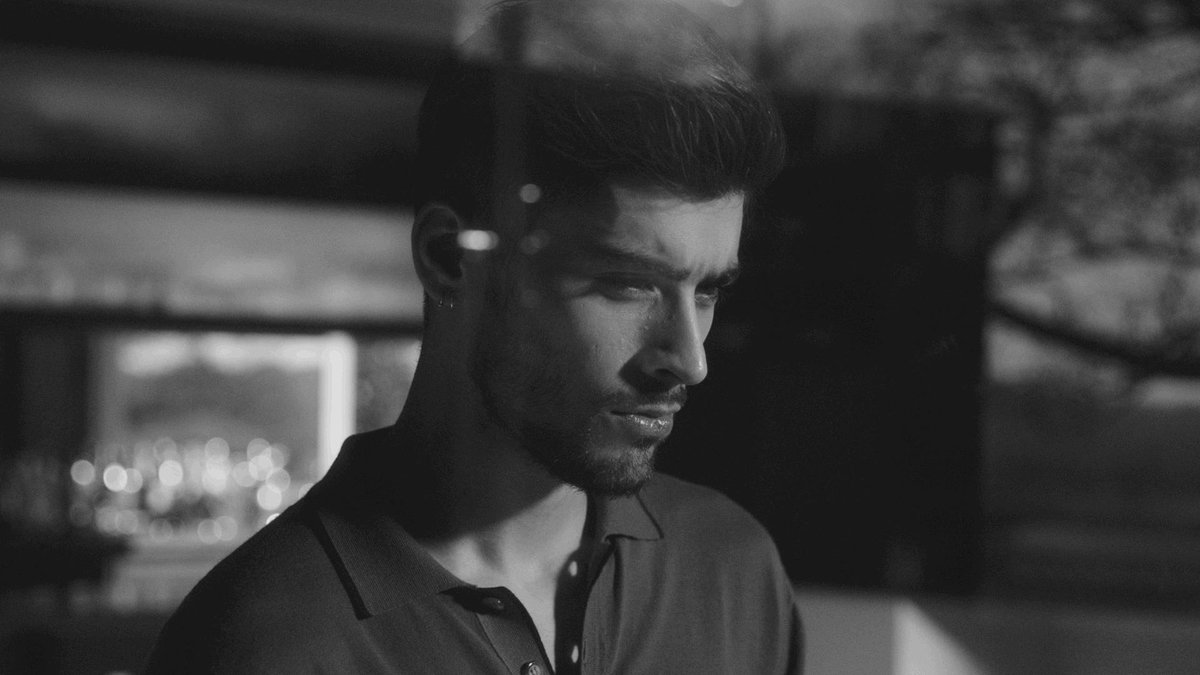 Vevo's tweet photo. Spent all weekend listening to #MindOfMine? You can now watch @zaynmalik's #iTsYoU on @vevo: https://t.co/NvrYb7gfMP https://t.co/xVx8KNHExu