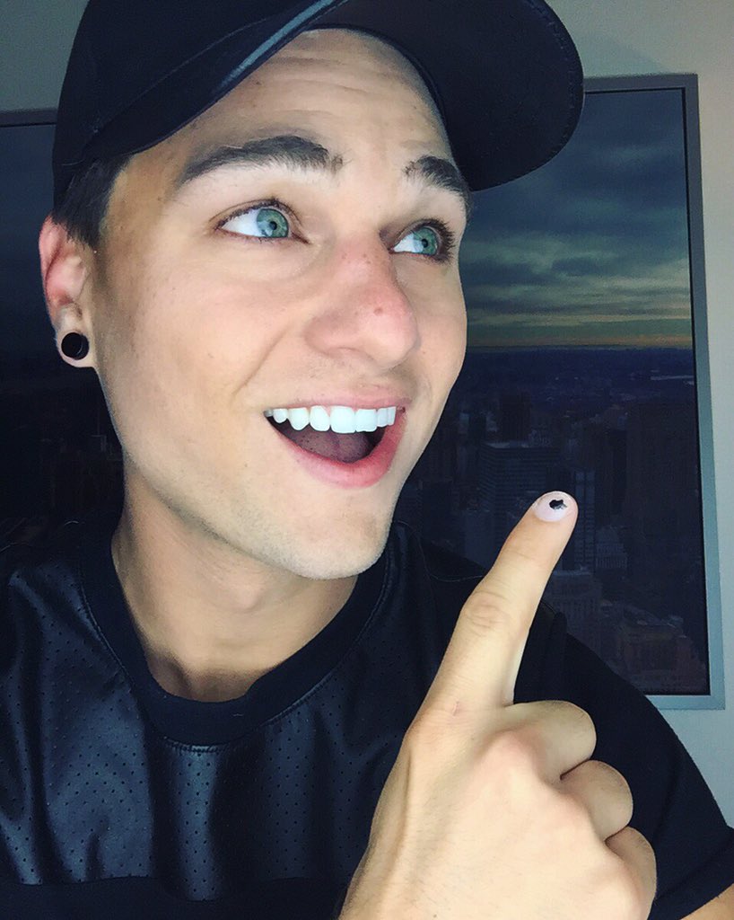 Go to my insta and turn on post notifs it's changing!

DM me proof &amp; I'll like your pics!!

Instagram.com/Officialbradlee