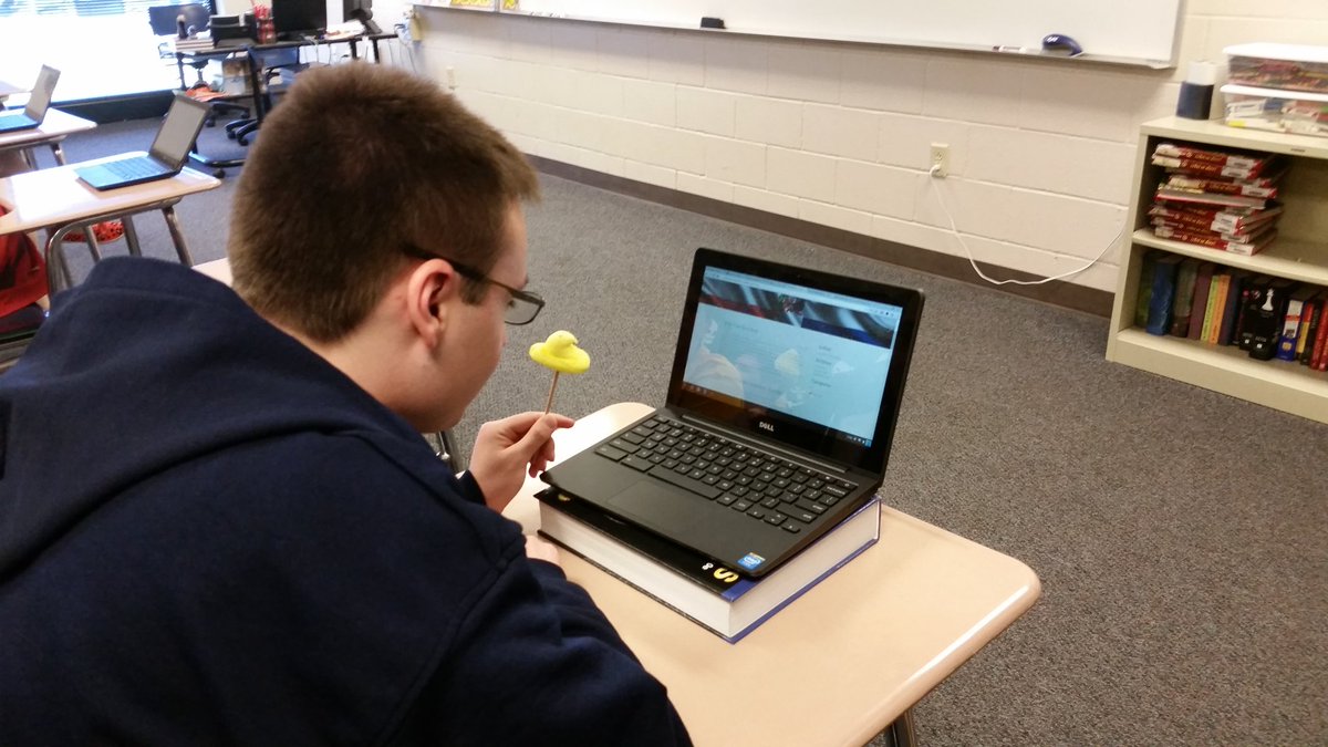 SrtaMendenhall's tweet photo. #ahsspan4 creating proposals for service learning projects with their #peepsinlearning. #smokesnerds https://t.co/YcuK1QmXe3