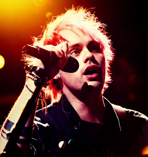 jomcquin's tweet photo. I'm going to tweet 100 pictures of Michael. Rt to vote 10/100 #BestFanArmy #iHeartAwards #5SOSFam https://t.co/7E7KWP6ONA