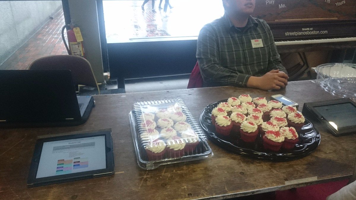 BU_Elections's tweet photo. The voting link is now live! Vote online or come by the studentlink for a cupcake when you vote! https://t.co/YW5IykFd6g