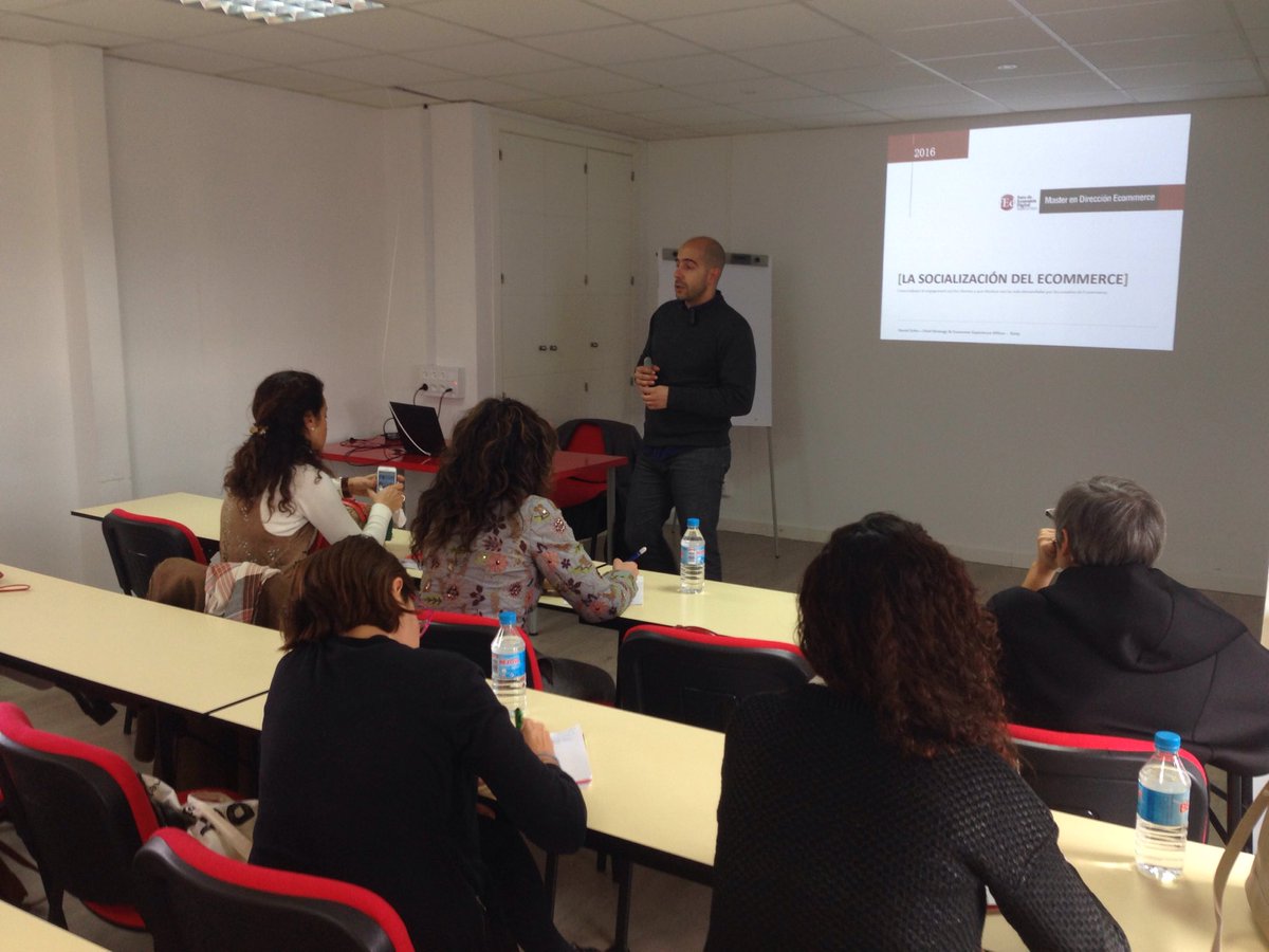 FerniFernandez's tweet photo. Máster Direcc. eCommerce clase de Social eCommerce con Daniel Zafra Chief Marketing de Kinly Digital @ForoEcommerce https://t.co/9nRuDnNzN4
