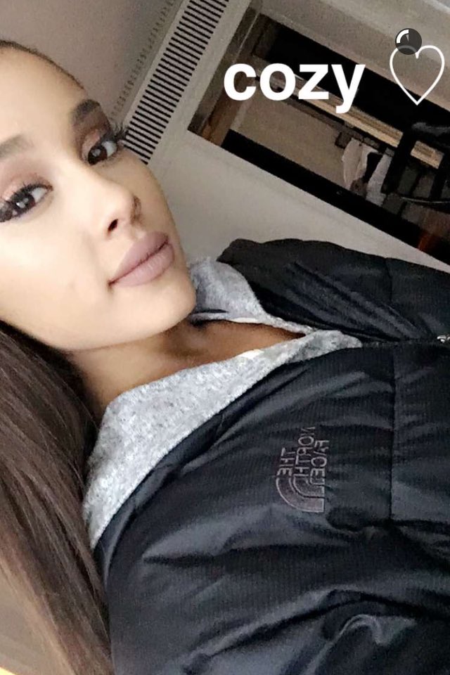 antea04346's tweet photo. @ArianaGrande I love your snap stories !!!! https://t.co/WB6Xhjlskb