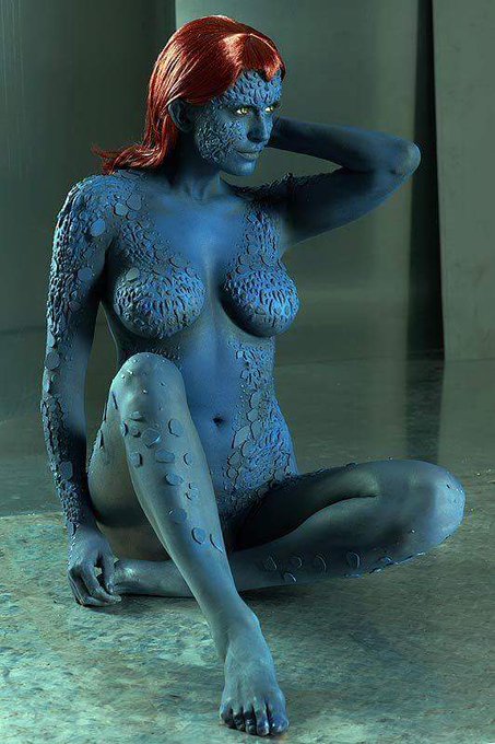 Another hot #Mystique #xmen cosplay. Makes me wanna try. #rt if you agree. #XMenApocalypse #JenniferLawrence