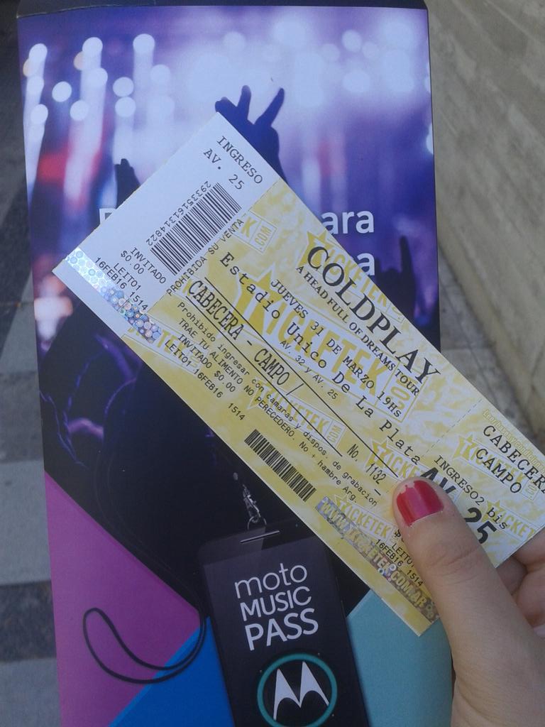 DaniGonzaalez's tweet photo. Gracias @unamadresoltera por informarnos de eso! Con @Fergonzalez02 ya tenemos nuestros #MotoMusicPass @Moto_ARG https://t.co/SpQJ3vTcJI