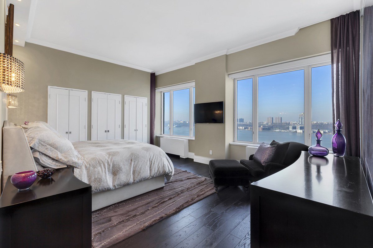 TheMagnaniTeam's tweet photo. Nice to sleep in on #rainy #Mondays when your #bedroom looks like this! #LuxuryRealEstate https://t.co/0JYkydttFN https://t.co/kXyM9MjkMD