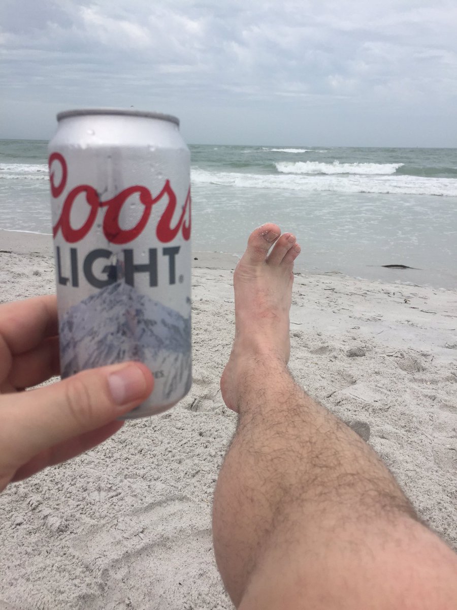 mercer_14's tweet photo. #toesinwater @zacbrownband  cheers https://t.co/OJd2cqqxiM