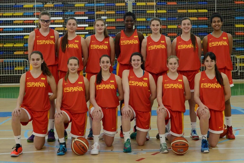 BasketAlmeda's tweet photo. La #U16F amb @piera_laura5 es queda amb el 2n lloc al Torneig de Le Poinçonnet  després de caure 47-53 vs França https://t.co/CWqJ8mQmlW