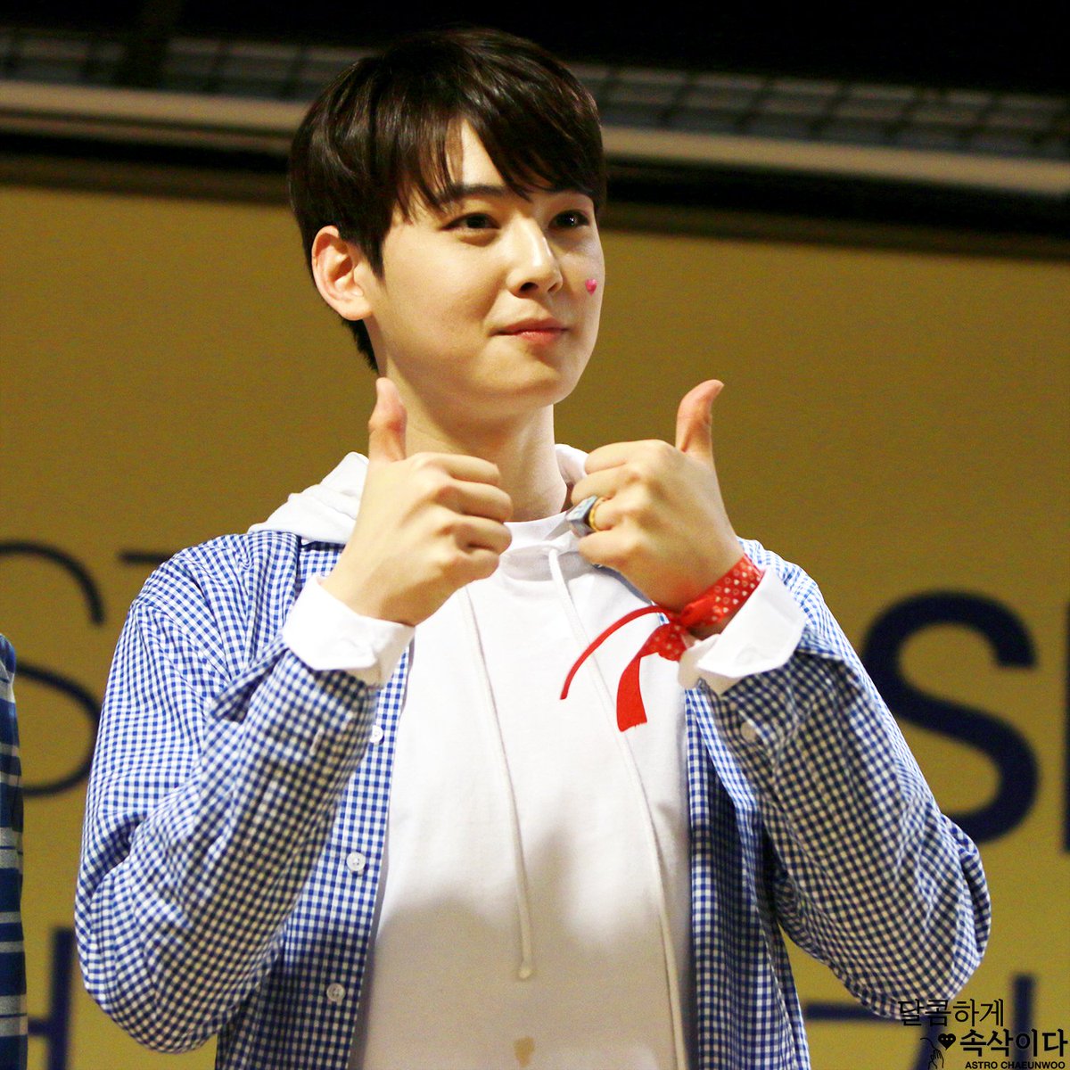 달콤하게 속삭이다, (@cooing_ew) on Twitter photo 160327 #아스트로 #ASTRO #차은우 #CHAEUNWOO #숨바꼭질 <a href="/offclASTRO/">ASTRO 아스트로</a> me2.do/IFzyUWbq
가만히 불러보는 이름만으로도 이렇게 가슴이 뜨겁고 아플 수 있다니 160327 #아스트로 #ASTRO #차은우 #CHAEUNWOO #숨바꼭질 <a href="/offclASTRO/">ASTRO 아스트로</a> me2.do/IFzyUWbq
가만히 불러보는 이름만으로도 이렇게 가슴이 뜨겁고 아플 수 있다니
