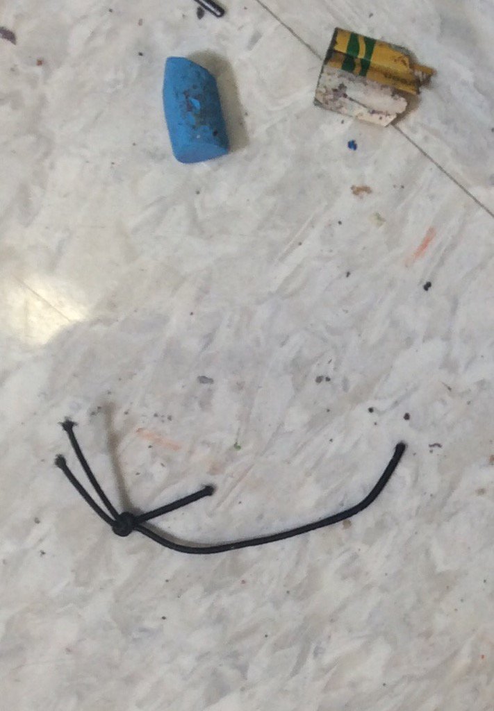 Slickclass4's tweet image. Totally random objects on floor is a smiley face #foundart #randomobjects #smile