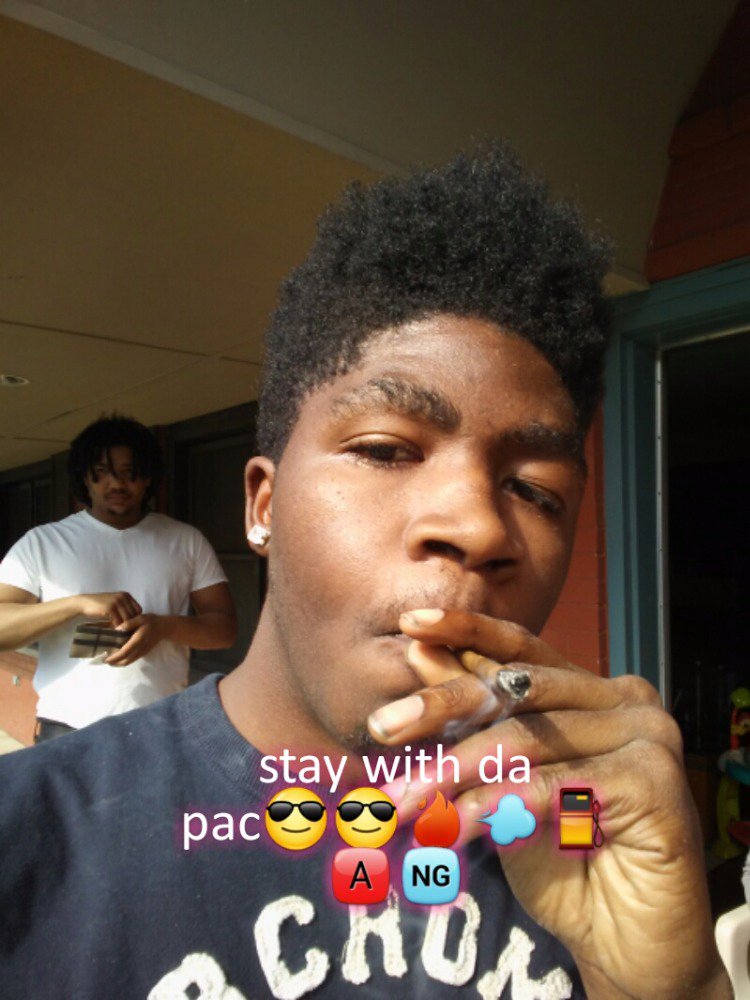 GDNfromtheburgh's tweet photo. Boomin💣💣⛽🅰🆖#pac #weed #togone https://t.co/Vh73rFabSN