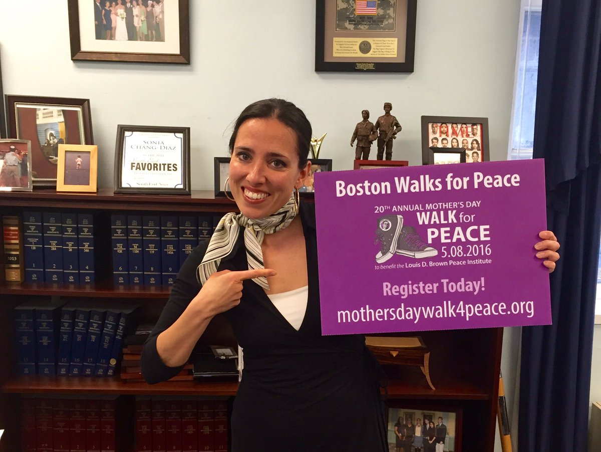 SoniaChangDiaz's tweet photo. We've got signs! Join me in supporting this walk for peace in #Boston + beyond. #bospoli https://t.co/O3ilWQCNK3 https://t.co/ffxziu4gkR