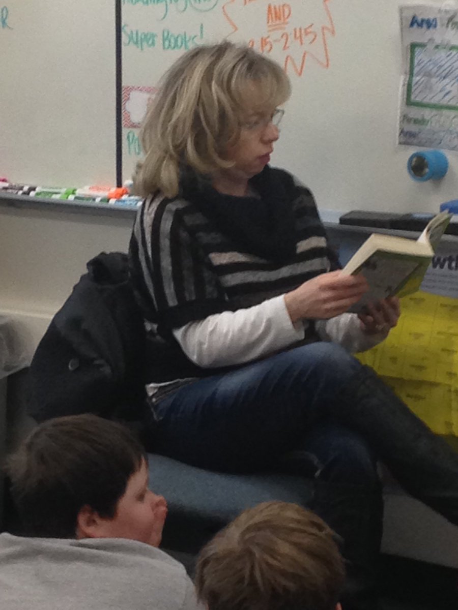 MrsCarlson_45's tweet photo. Mystery Reader! Thank you Sharon Waldrop! #AddamsLearners #MarchIsReadingMonth @Jyouanes_ADDAMS https://t.co/JAVJUrrViy