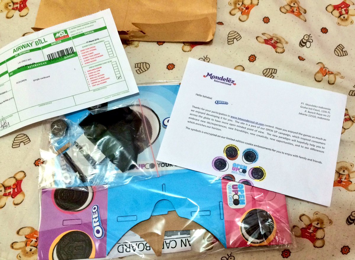 veni_xoxo's tweet photo. Look what came in the mail today! Hehe. Thank you @OreoIndonesia for this gift! 😁 #OpenUpWithOreo https://t.co/VRr1ojskTi