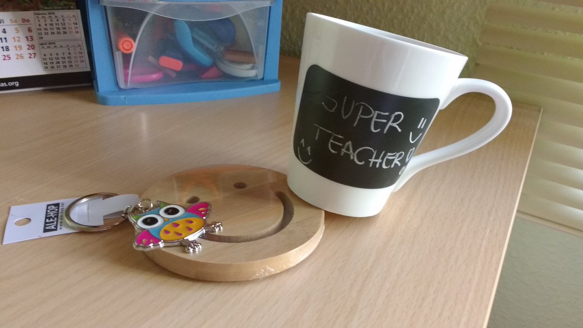 nuriia2m's tweet photo. Pero qué súperteacher soy!! 😎😎
Mil gracias @ALiiiLaPe ❤❤ #molasmogollonylosabes https://t.co/RRqwjENv9i