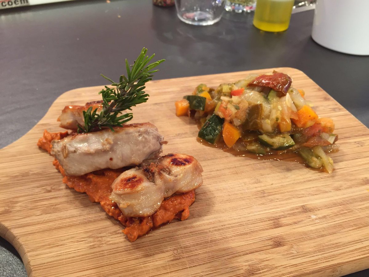 seralgalvez's tweet photo. Fotos Sección Cocina @labascula_ATV con @alexchef_bascul
Plato: Conejo con Pisto y sobrasada light
#labascula40 https://t.co/anlGeRwC34