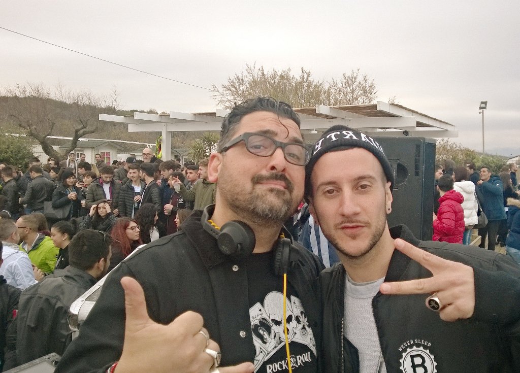 RoyPaci's tweet image. Sorpresa pasquale! My brotho #TyOne! #DumDumRepublic #Paestum #CasatielloDay #Pasquetta