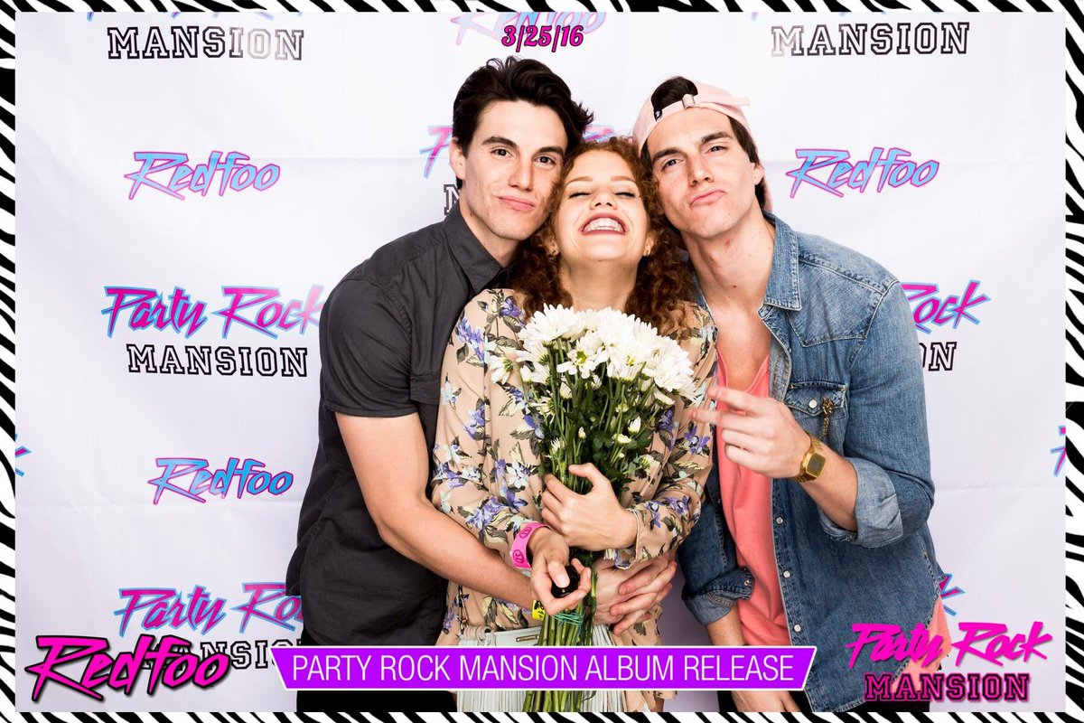 MahoganyLOX's tweet photo. family 💐💕 https://t.co/uaMSVzU29u