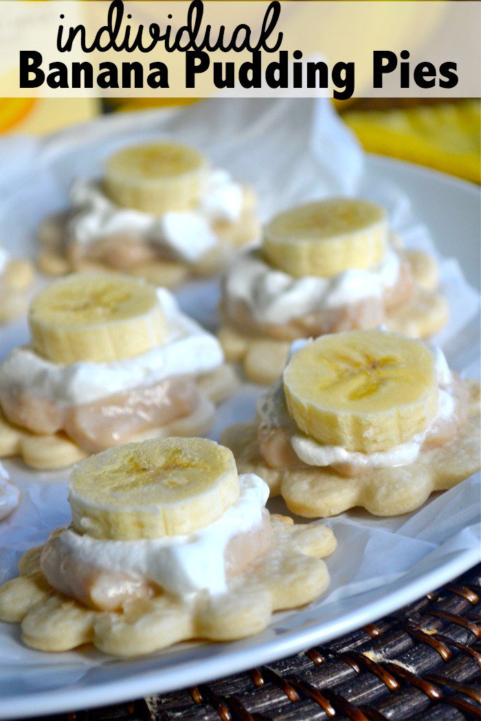 Makebestcrafts's tweet photo. Check out these Banana Pudding Pies using @SirBananas   #ad #collectivebias #bananaamazing https://t.co/AFtPrpHFzB https://t.co/tW0qMQkRYp