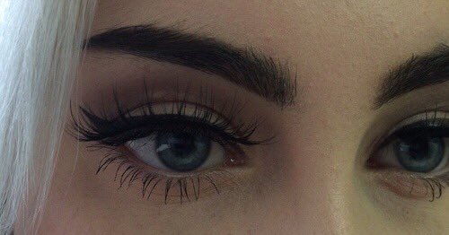 ayeyebrows tweet picture