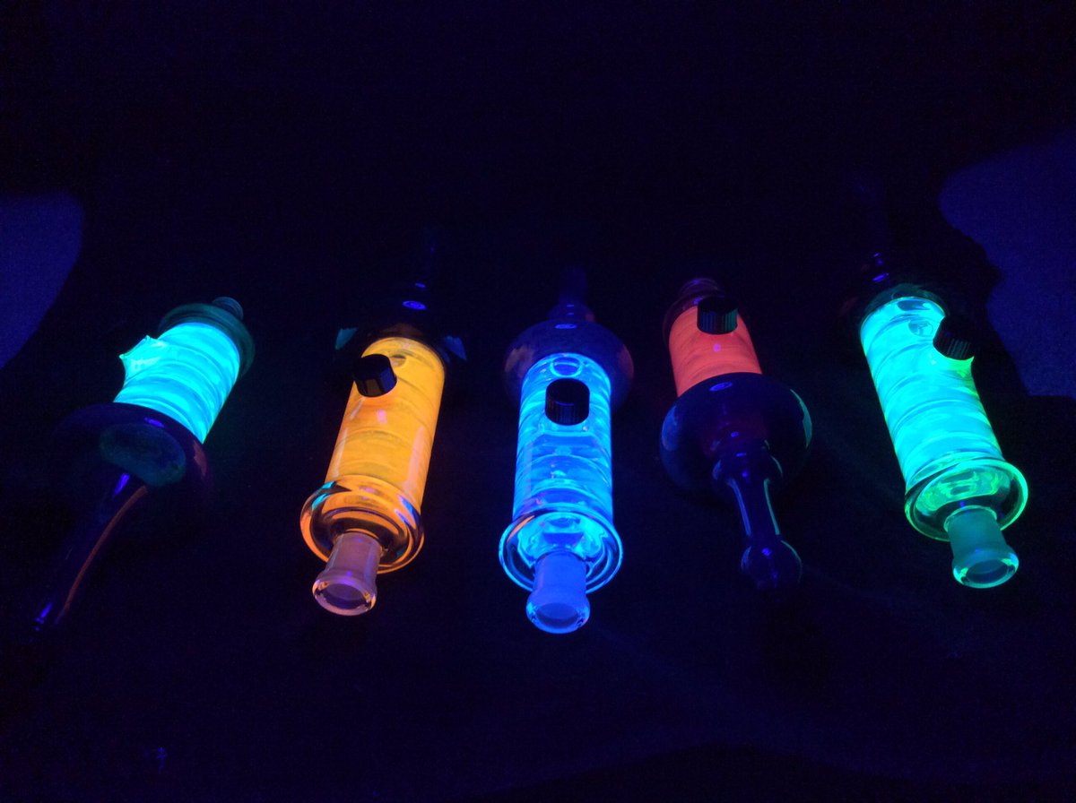 BradWilsonGlass's tweet photo. #710 Chillin in #blacklight 8" &amp; 10" #UV #HoneyHoovers w/14mm tips #Dabs #Oprasbookclub #weed #Ballerado #headyglass https://t.co/FlmtR0wPFe