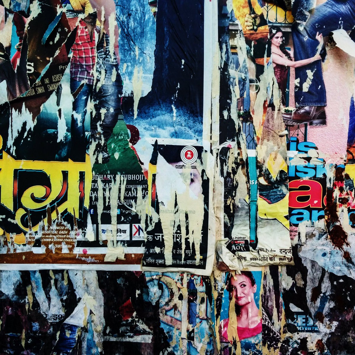 dirtywall's tweet photo. Juhu Beach, Mumbai - Bollywood posters #travel #travelphotography #bollywood #charity https://t.co/zhHdWsIzpC