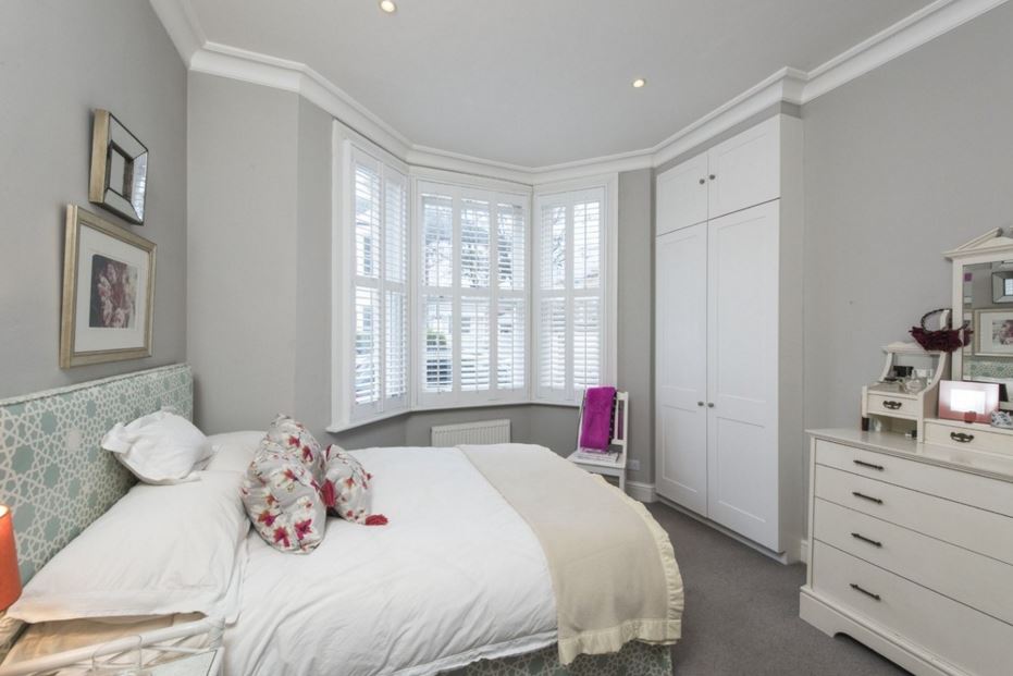 House Hunting in #Battersea? Don't miss this superb split level two bedroom flat ow.ly/ZTNxw