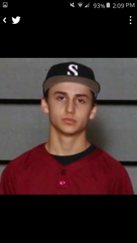 Versko_Doubless's tweet image. He'll be on the live stream tonight #treetrunk #jawline #longaf #beachedwhale