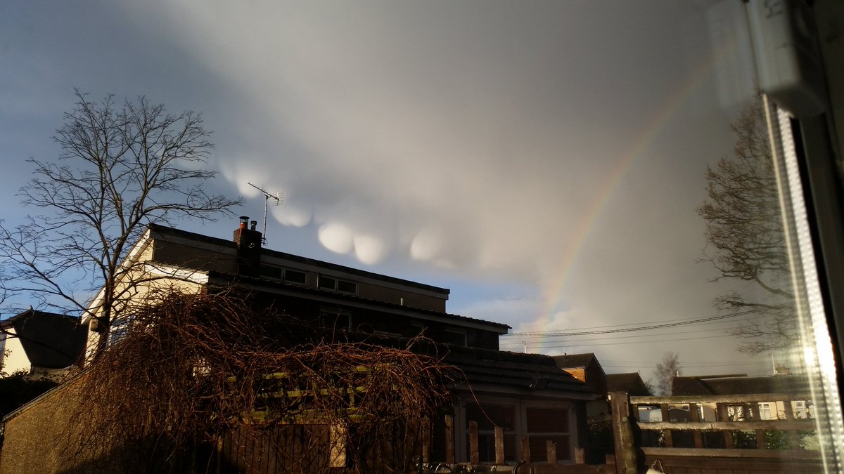 KarenwWatson's tweet photo. @EssexWeather stunning sky's over #billericay https://t.co/Gz9qYcuNKd