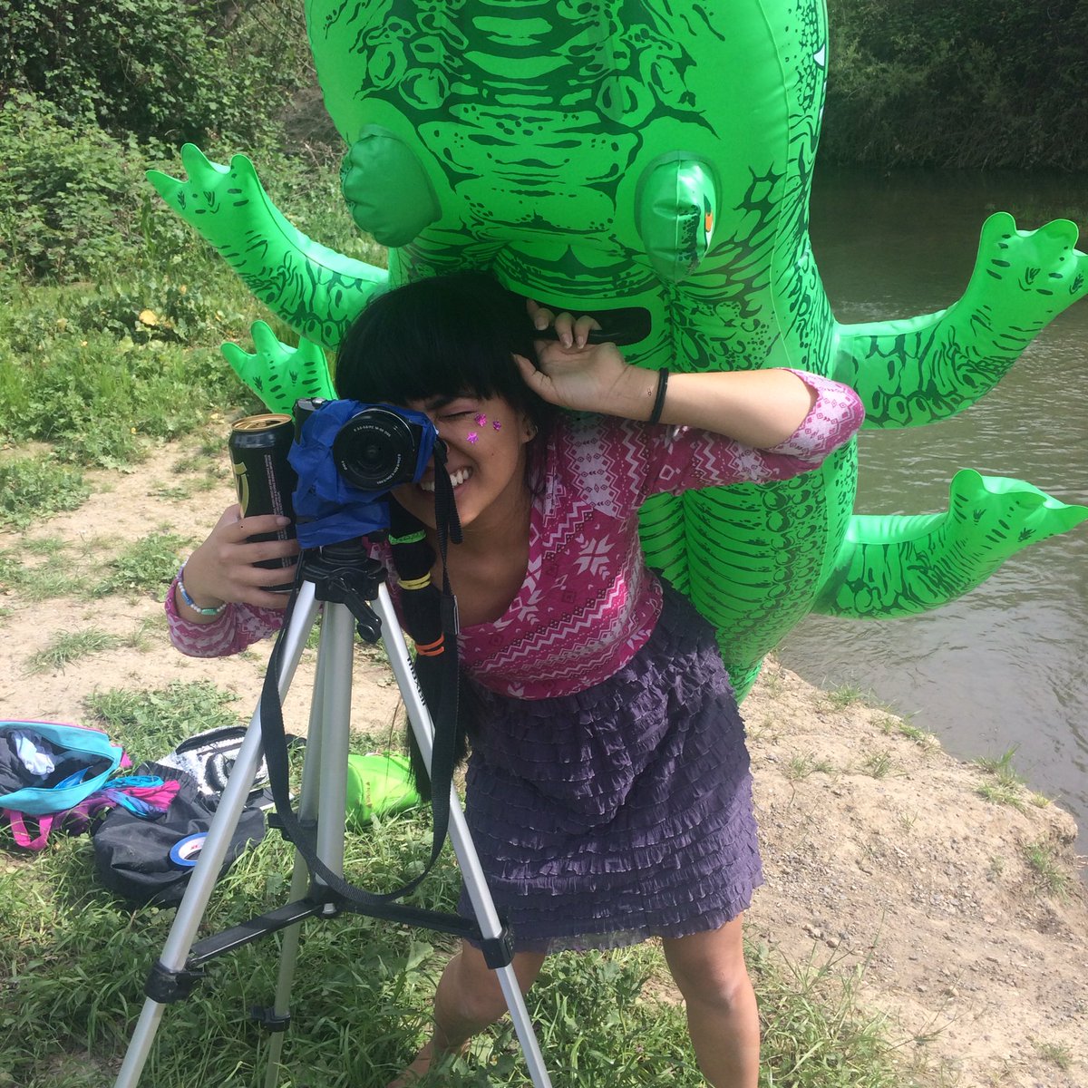 newkidz08's tweet photo. the new kidz r ready 2 fuckin film!!! 🍻🐊📽 https://t.co/hY9dy5z3FP