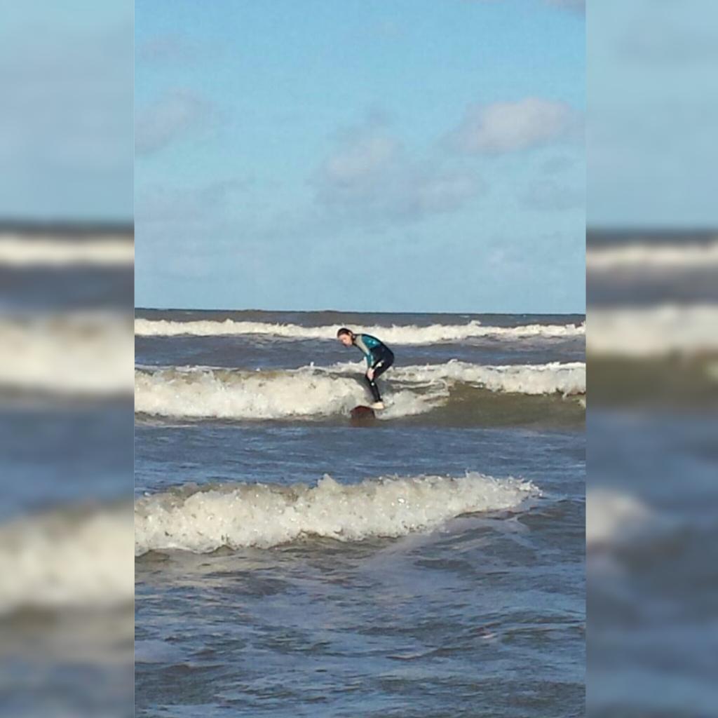 leticia16212379's tweet photo. Bora pega uma !!!! ❤😍🌊🌊 #RipCurlPro #mormai #redbull #surfingnew #surfadvert #SurfaceUNLTD https://t.co/XZaJcNa50r