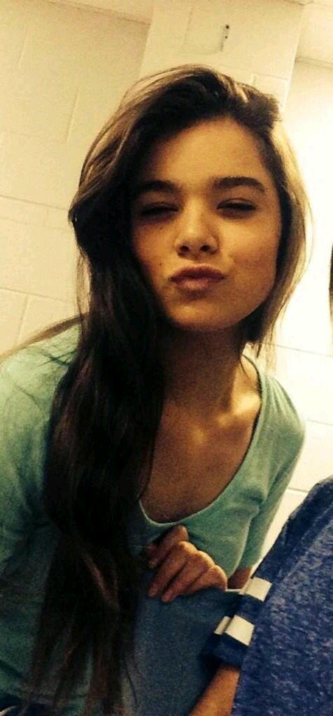Emmastld's tweet photo. Mañana os abro los dos roles que me quedan. Buenas noches #EmmaOff https://t.co/fNErCRLhUi