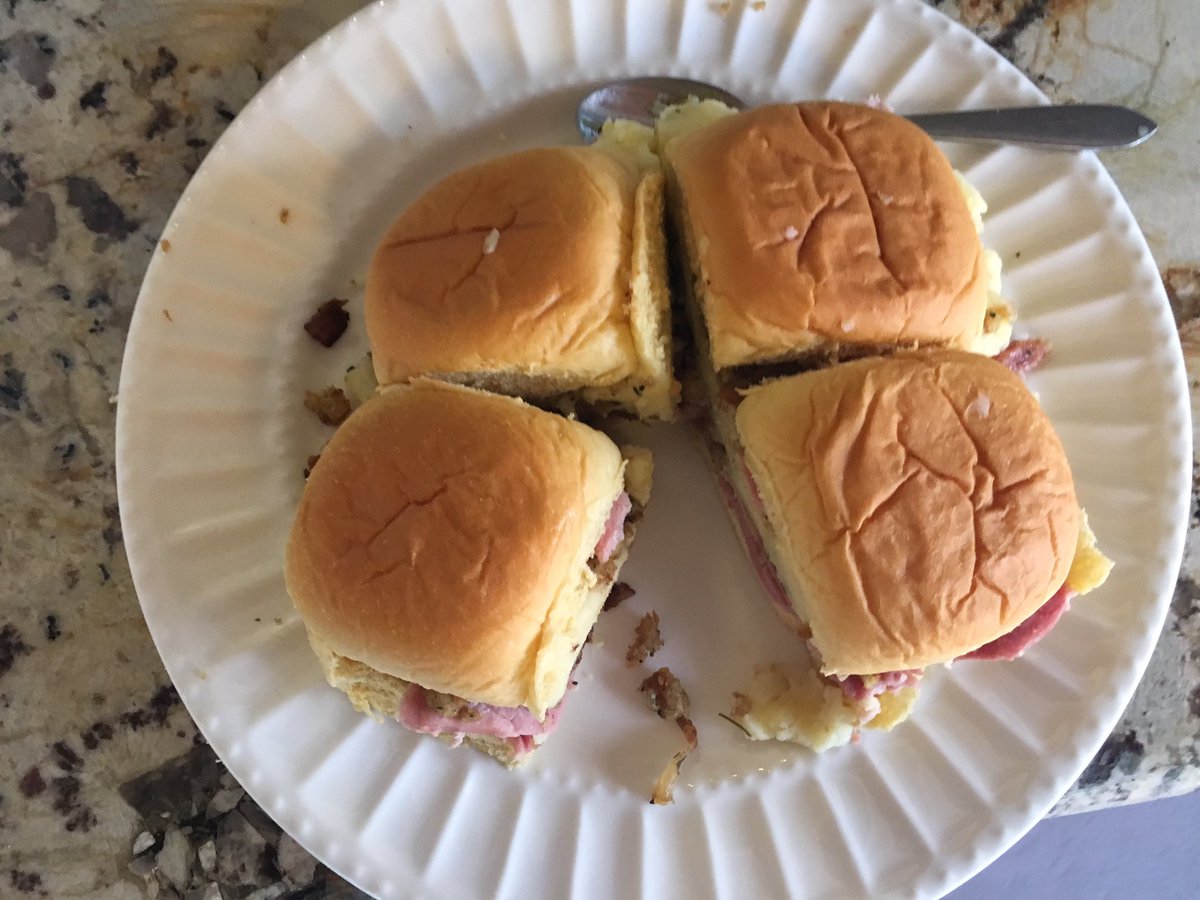 michaellgoodwin's tweet photo. My new invention! The Easter Slider ! #Hawaiianrolls #ham #stuffing #mashPot #glazesauce https://t.co/u2BQ4Adxd5