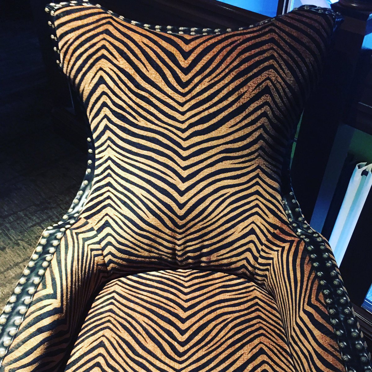 JohnnyiStud's tweet photo. I want #zebrachair #interiordesigner https://t.co/2rYpwZC1m3
