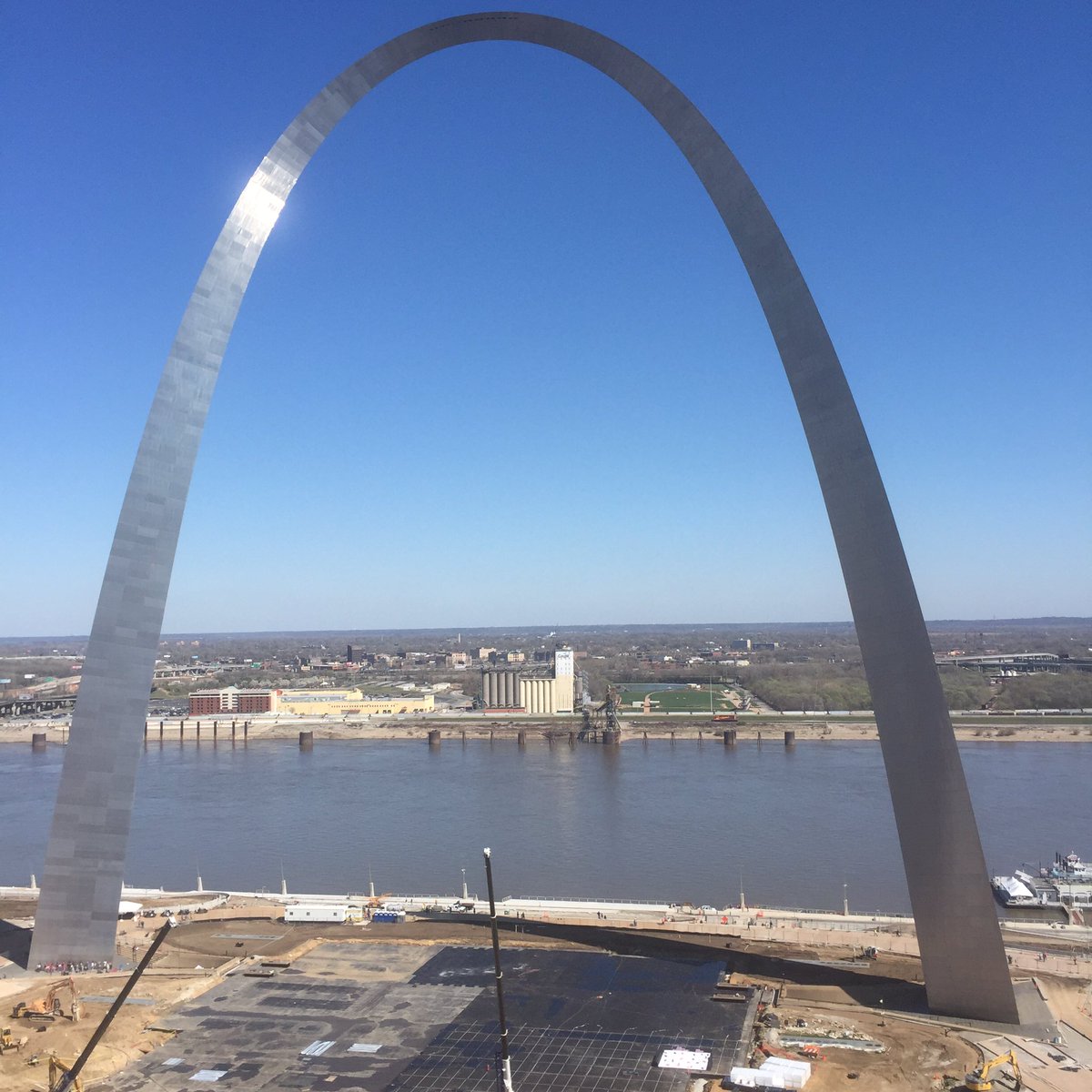 GatewayArchSTL's tweet photo. Sitting here and looking pretty is REALLY hard work. https://t.co/5YnyGfyIS7