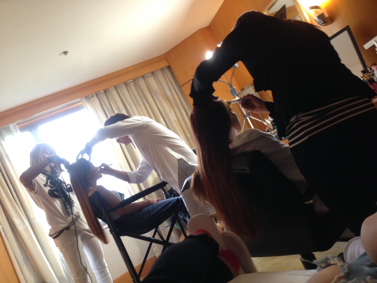 4SISTERSMUSIC's tweet photo. Preparing for our shoot today. 😆 Good morning! 🌤 xx #4thImpact https://t.co/Ll0eP2eBb8