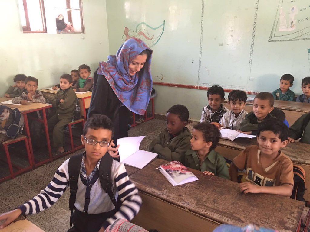 UNICEF's tweet image. #Yemen: We’ve provided 370k displaced students w/ catch-up classes &amp;amp; school materials since last March @UNICEF_Yemen