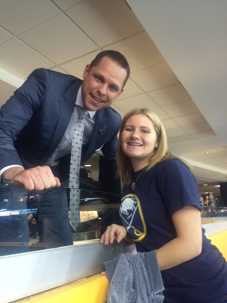Kay_Brooke22's tweet photo. Waited to get a picture with one of my favorite Buffalo Sabres goaltenders Marty Biron💙🏒💛 @martybiron43 https://t.co/CpcSHUsJFs