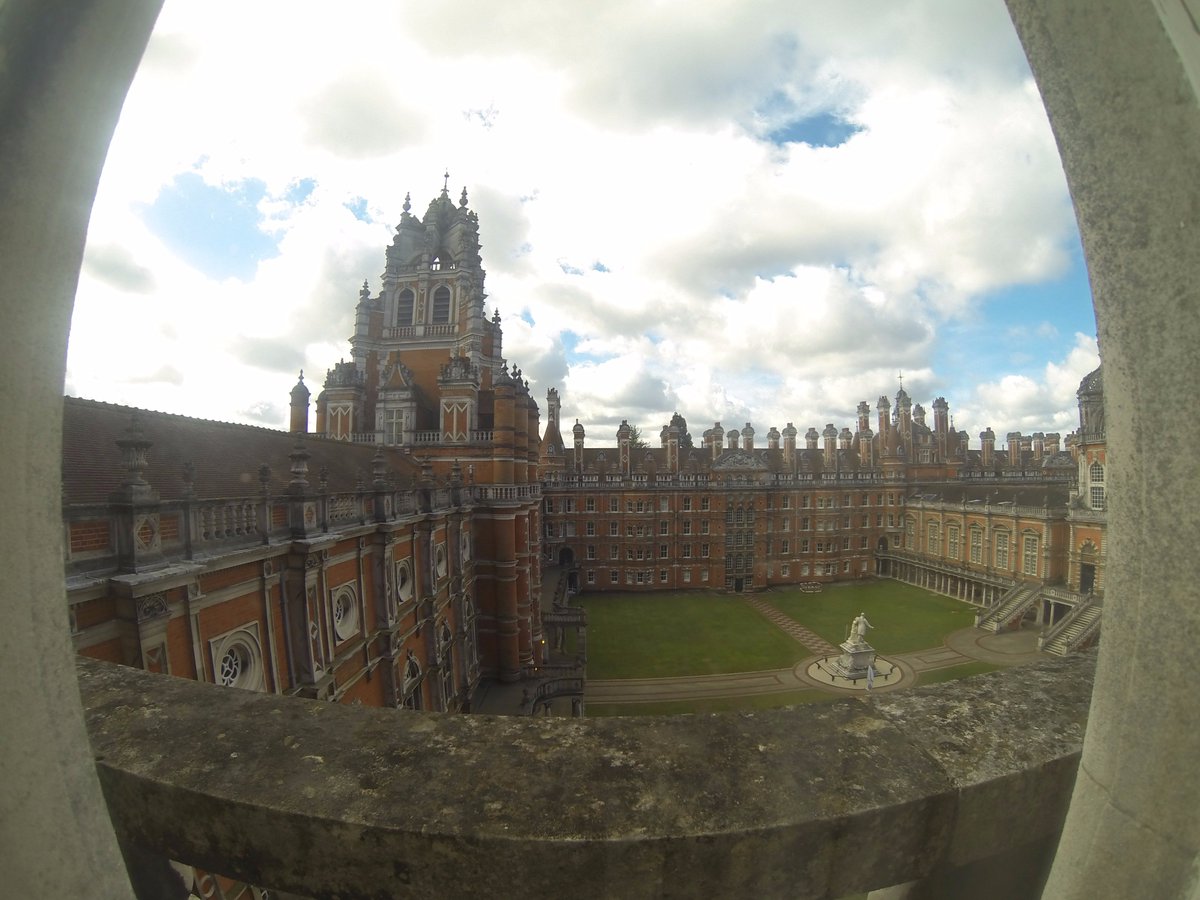 BeoColombia's tweet photo. Royal Holloway, templo del debate y el conocimiento. https://t.co/mPj9tDo7Ff https://t.co/cqG1Axe8EJ